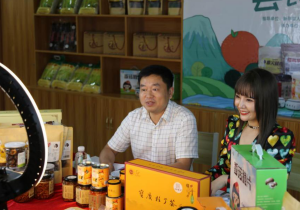 湖南新邵：副縣長(zhǎng)化身“美食主播”帶火新邵特產(chǎn)