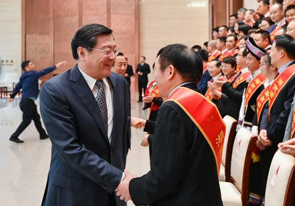 惠農(nóng)網(wǎng)董事長(zhǎng)姜仕被授予湖南省2020年“百名最美扶貧人物”